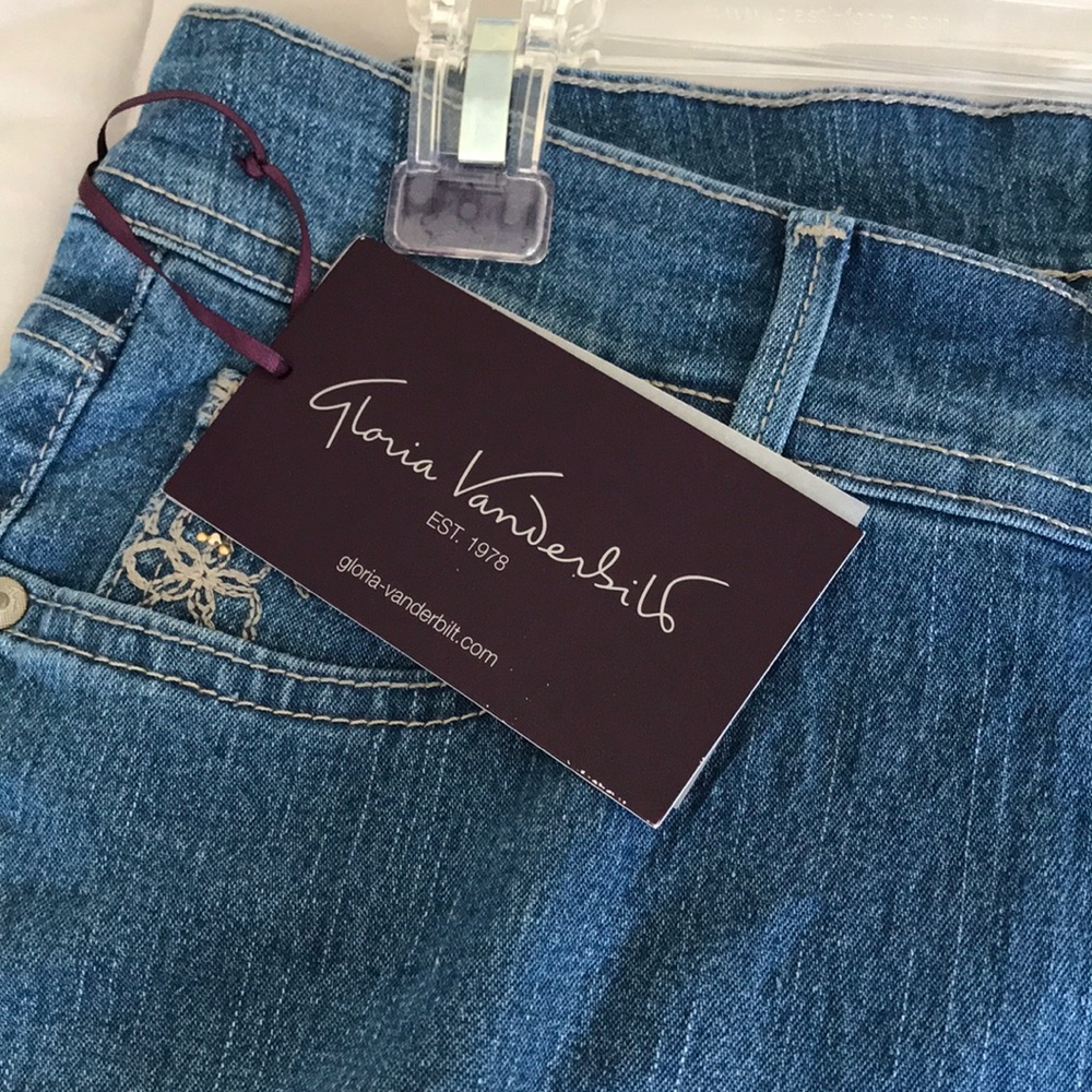 Capri Jeans - Picture 2 of 2